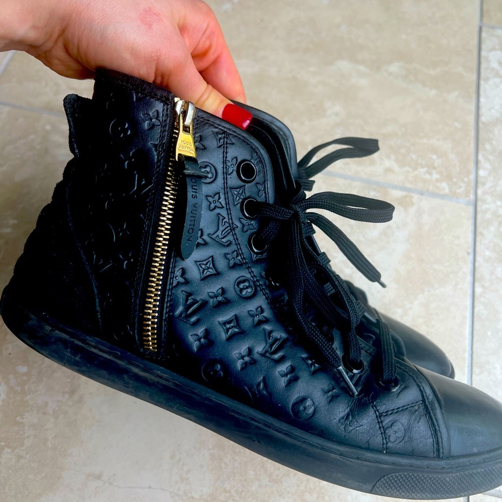 Louis Vuitton sneakers great condition size 8
